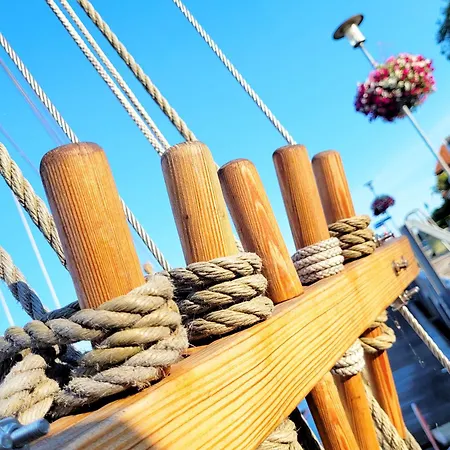 Neues Schmuckstueck Am Hafen Erstklassige Einrichtung Und Fantastischer Ausblick Von 