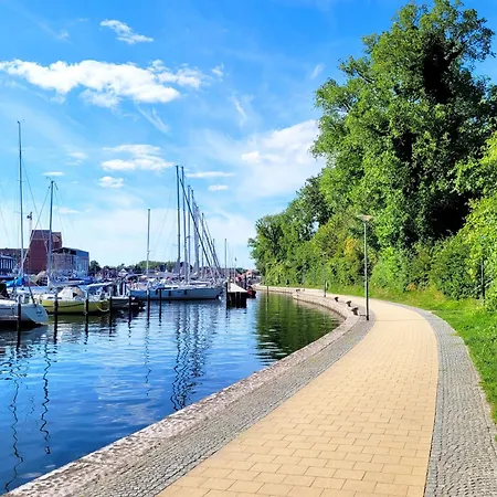 Neues Schmuckstueck Am Hafen Erstklassige Einrichtung Und Fantastischer Ausblick Von 